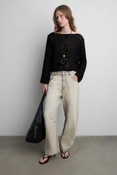 MID-RISE BARREL LEG JEAN IN GREY WASH