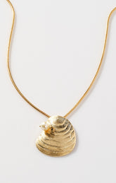 Faithy Jewels Oyster Necklace ~ Gold