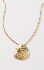 Faithy Jewels Oyster Necklace ~ Gold