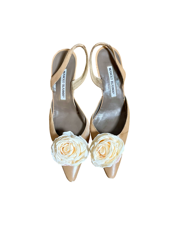 Manolo Blahnik | caramel latte kitten heel | US 6