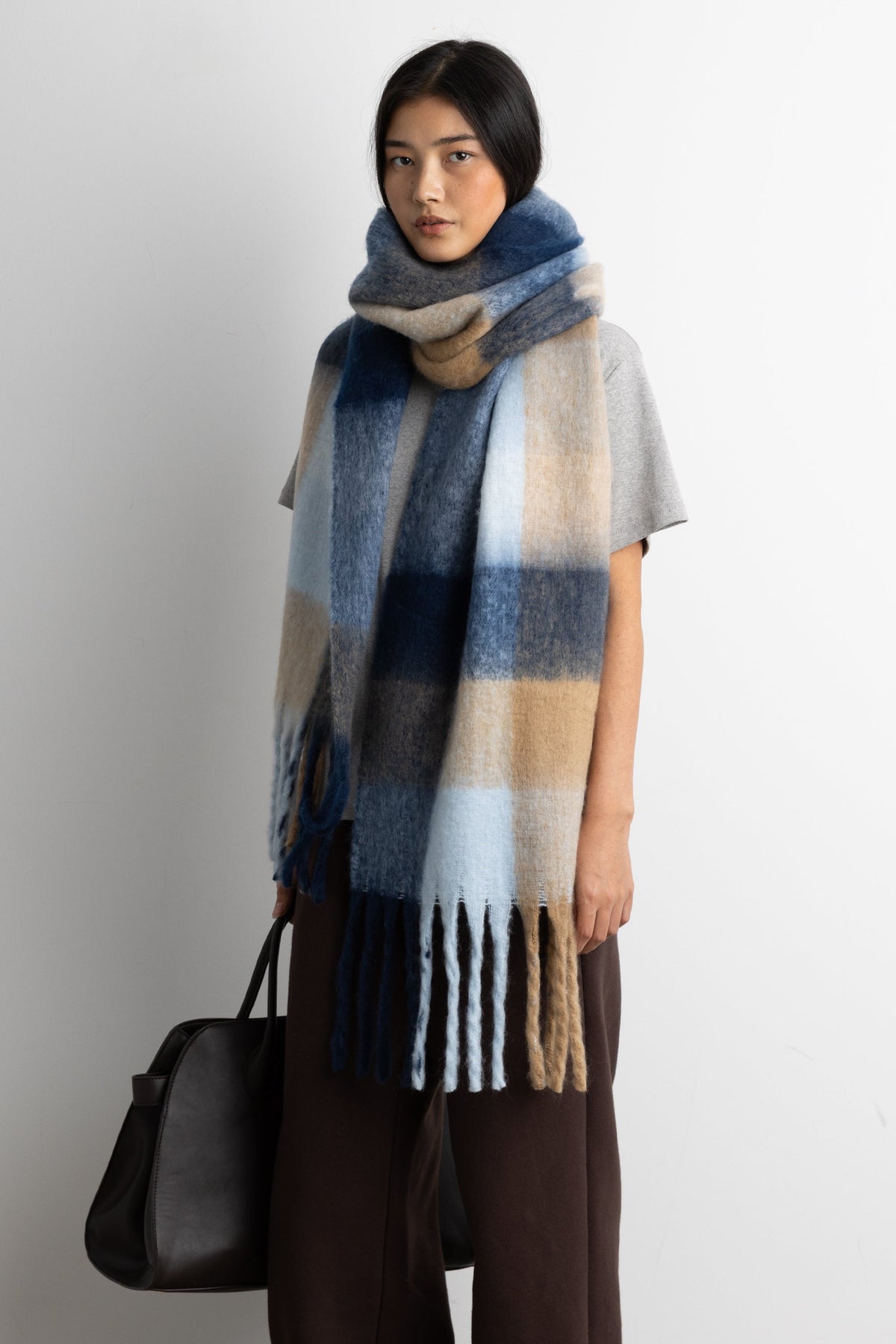 PATTERNED SCARF WITH TASSELS