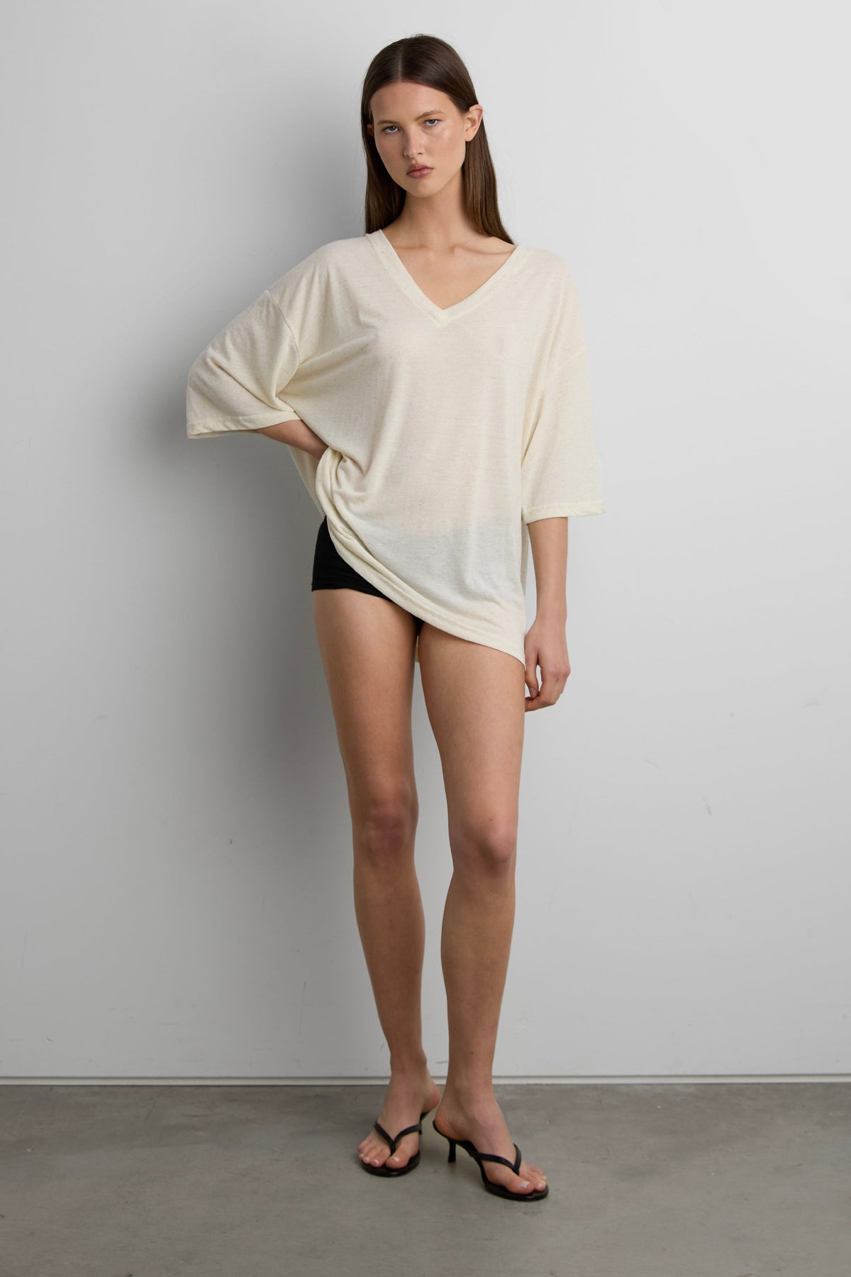 OVERSIZED V-NECK T-SHIRT