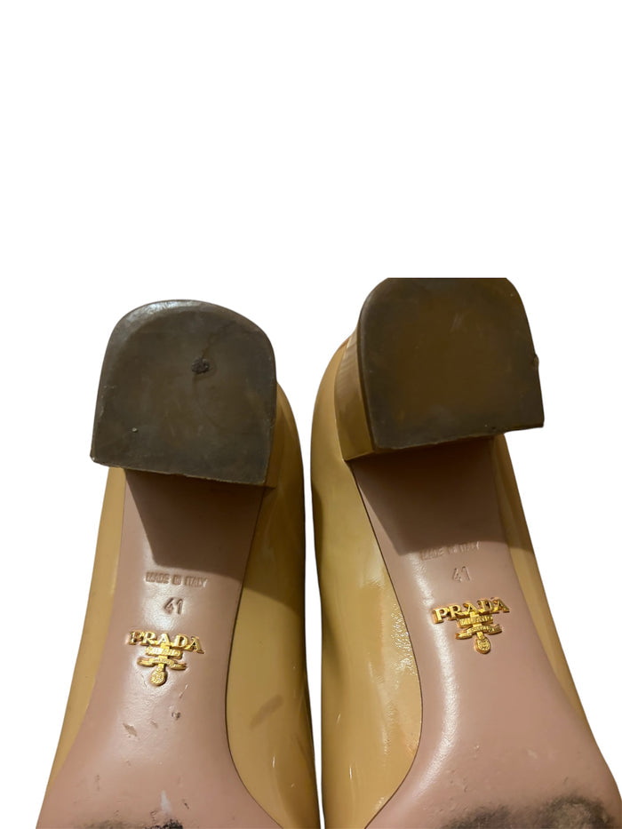 early 00s Prada loafers | US 10.5
